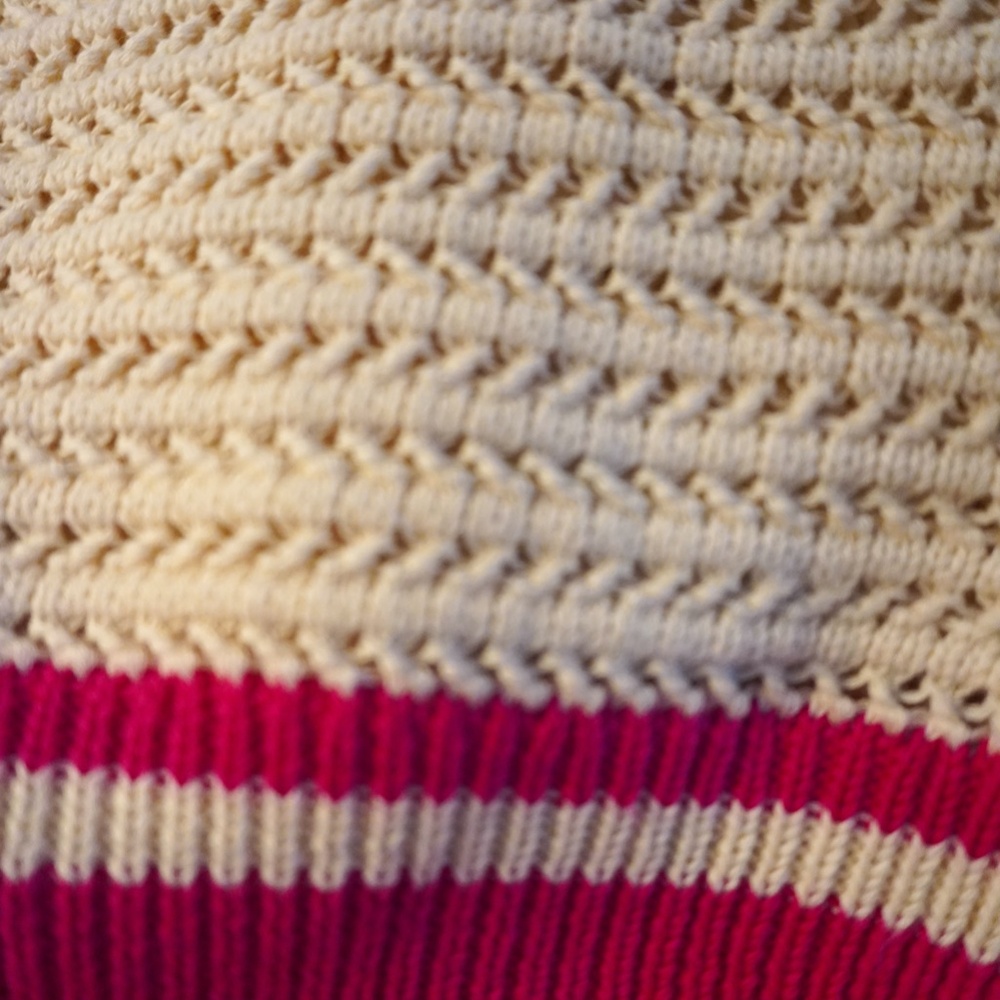 Strut & Bolt Ruffled Crochet Knit Sweater Vest – Cream & Pink – Size Large - Picture 3 of 3